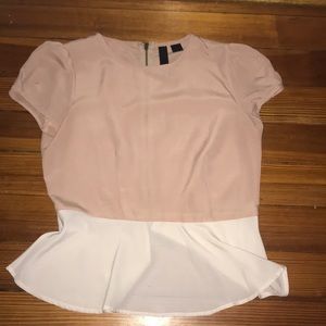 Shirt with functional zipper on the back
